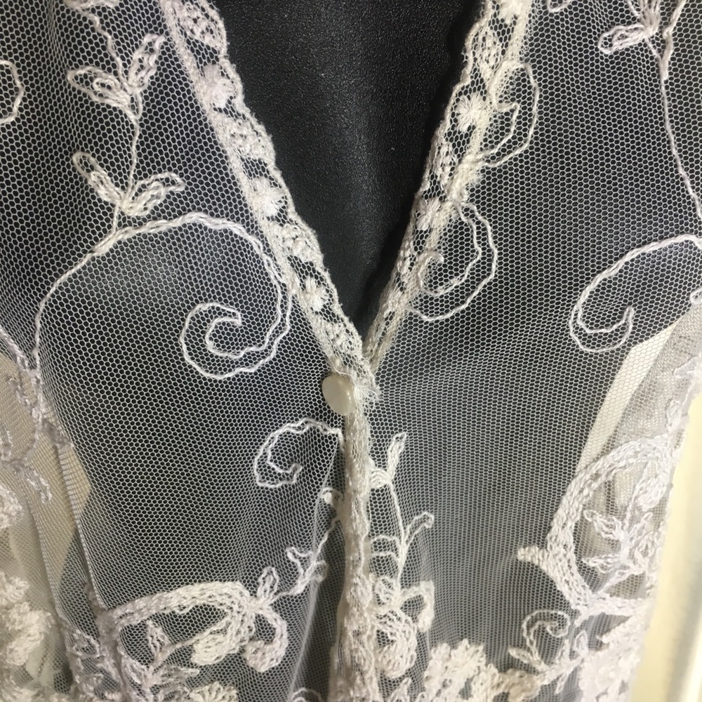 Express Ladies Pre-Owned Lace Vest. Size Small.